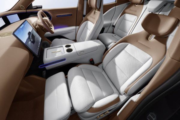 AVATR  07 Max RWD interior 2