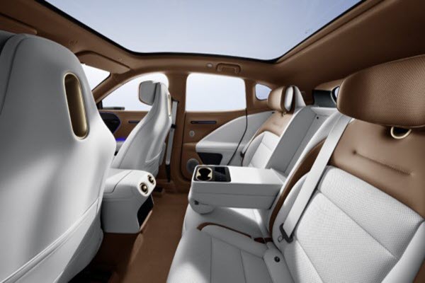 AVATR  07 Max RWD interior 4