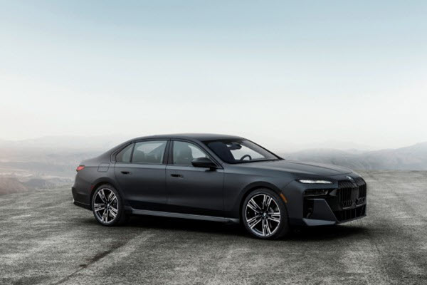 BMW i7 xDrive60 M Sport exterior 2