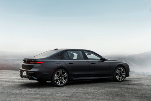 BMW i7 xDrive60 M Sport exterior 4