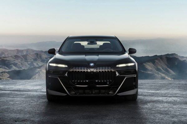 BMW i7 xDrive60 M Sport exterior 5