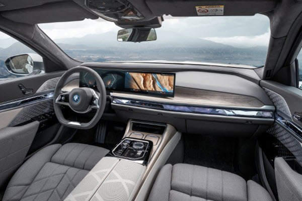 BMW i7 xDrive60 M Sport interior 1