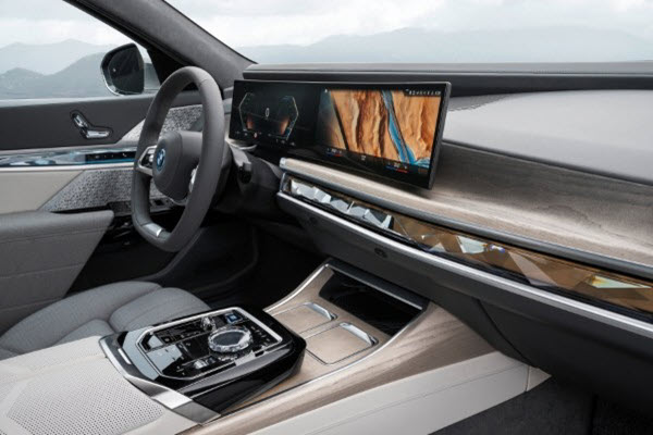 BMW i7 xDrive60 M Sport interior 2