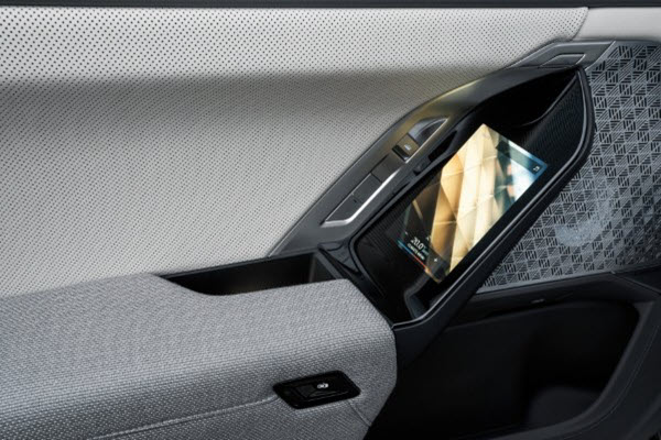 BMW i7 xDrive60 M Sport interior 7
