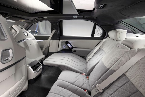 BMW i7 xDrive60 M Sport interior 8
