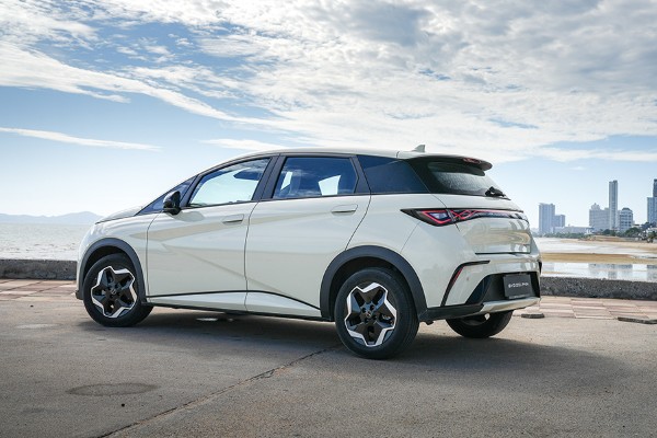 BYD Dolphin Extended Range exterior 3