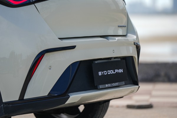 BYD Dolphin Extended Range exterior 8
