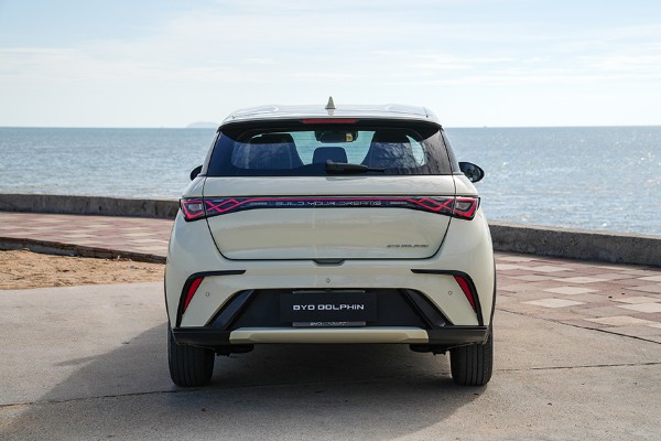 BYD Dolphin Standard Range exterior 4