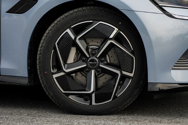 BYD SEAL Dynamic RWD exterior 7