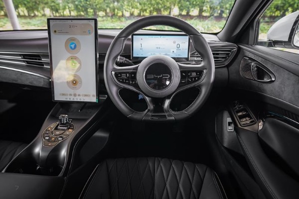 BYD SEAL Performance AWD interior 2