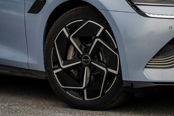 BYD SEAL Premium RWD exterior 6