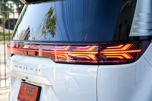 Denza D9 Premium exterior 6