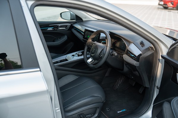 MG ES interior 1