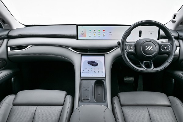 MG IM6 Long Range interior 1