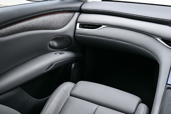 MG IM6 Long Range interior 3