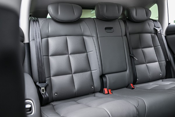 MG IM6 Long Range interior 7