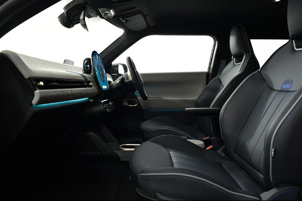 MINI COOPER SE HIGHTRIM interior 5