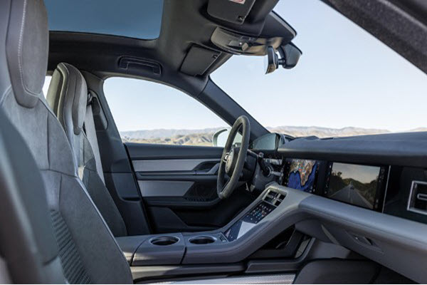 Porsche Taycan Turbo GT with Weissach Package interior 4