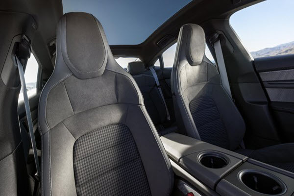 Porsche Taycan Turbo S interior 5