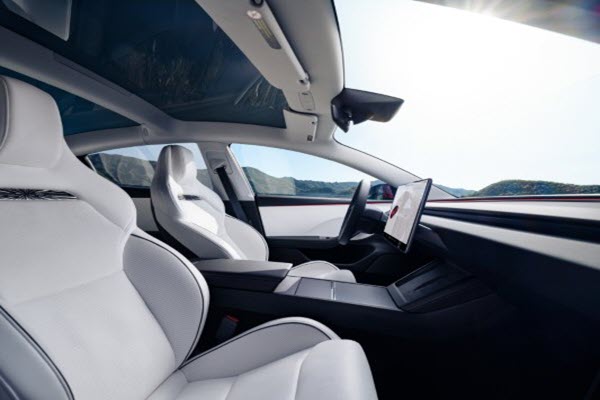Tesla Model 3 Performance AWD interior 4
