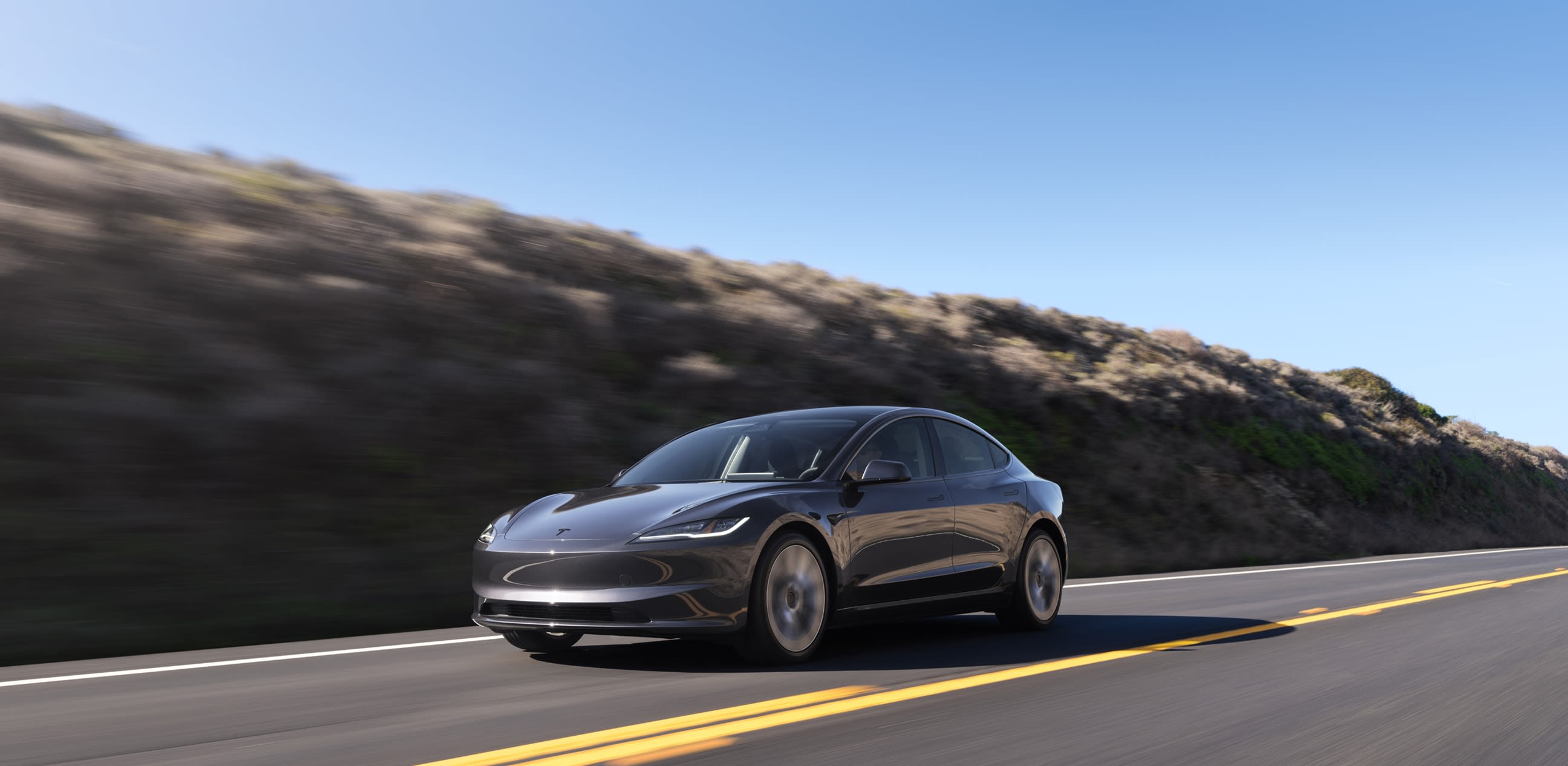 Tesla Model 3 Premium RWD exterior 3