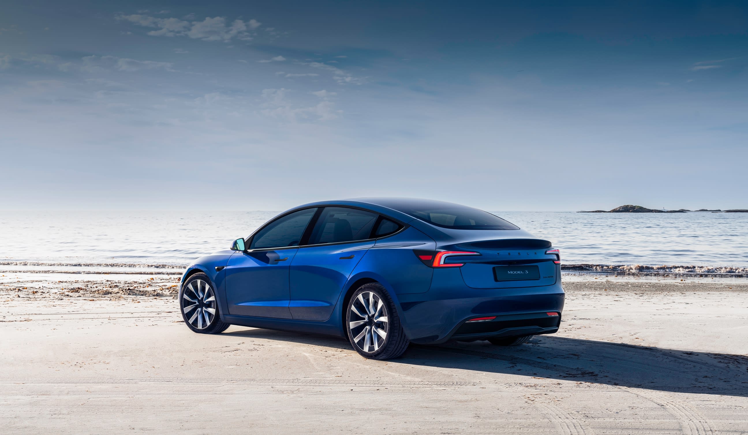 Tesla Model 3 Premium RWD exterior 5