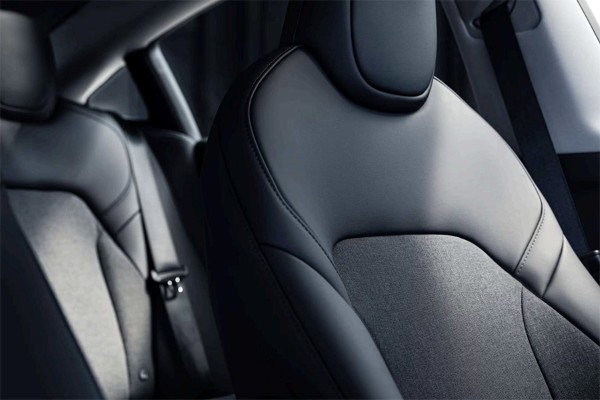 Tesla Model 3 RWD interior 4