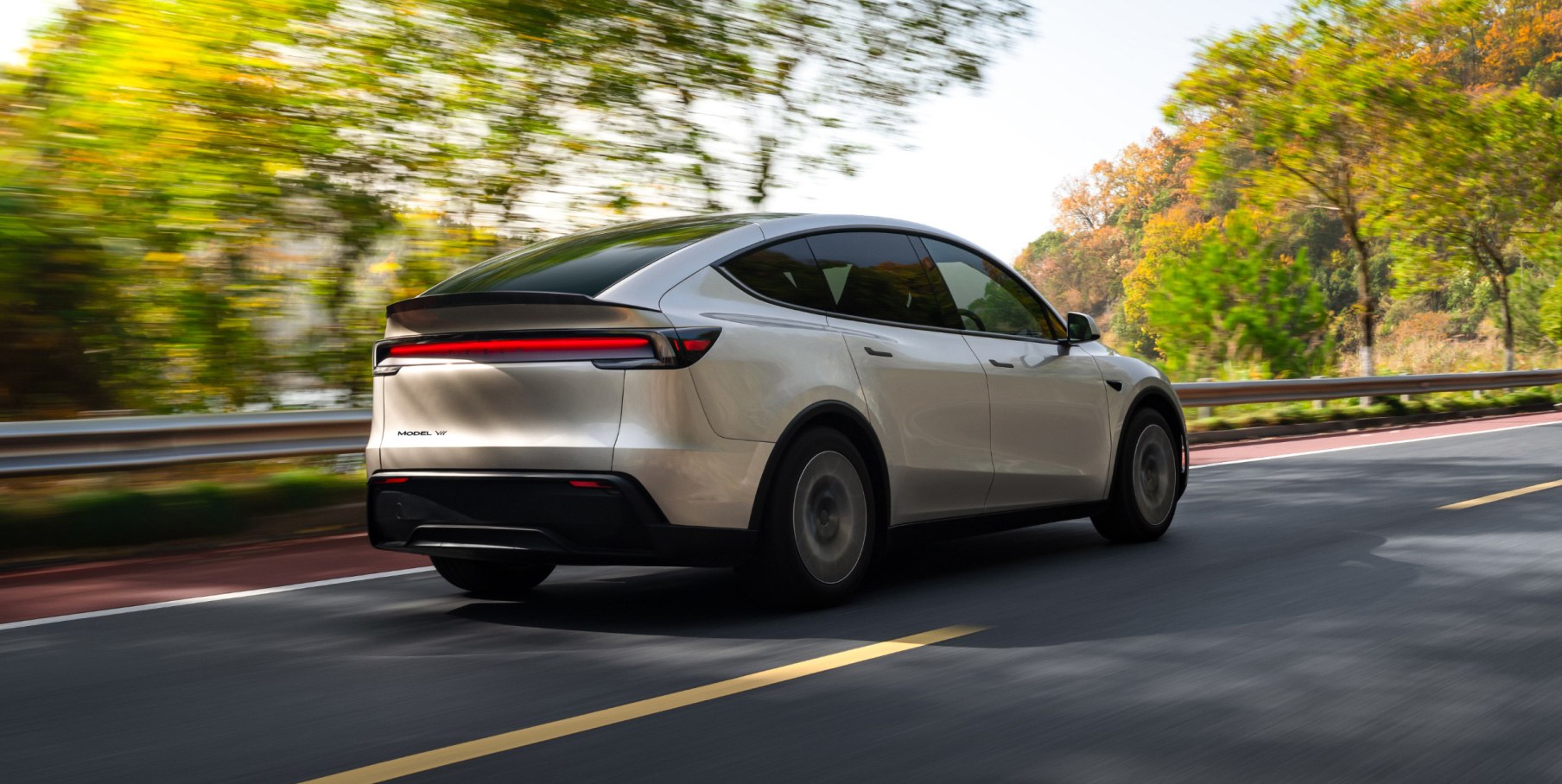 Tesla Model Y L Premium AWD exterior 3