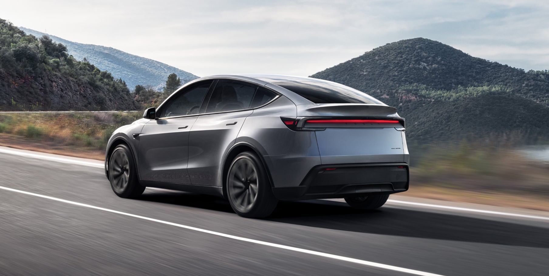 Tesla Model Y Premium Long Range AWD exterior 4