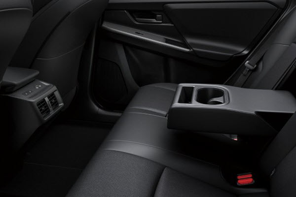 Toyota bZ4X AWD interior 4