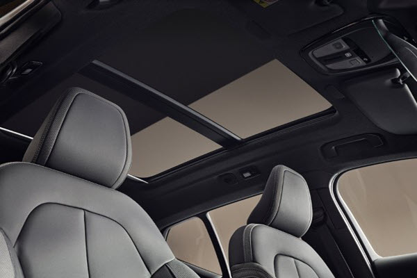 Volvo EX40 Ultra Twin Motor Black Edition interior 3